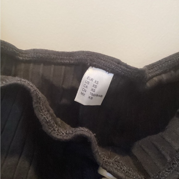 Black crop top size xs - Picture 3 of 3